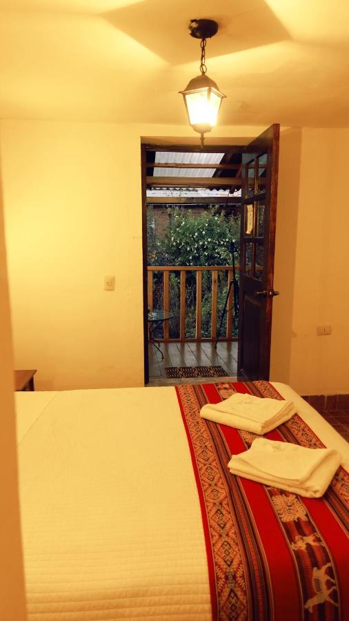 Hospedaje Venka Urubamba Hotel Exterior photo